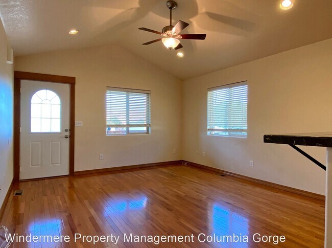 Building Photo - 3 br, 2 bath House - 1404 E 15th St