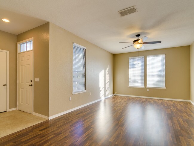 Building Photo - 4008 Alexander Palm Ct