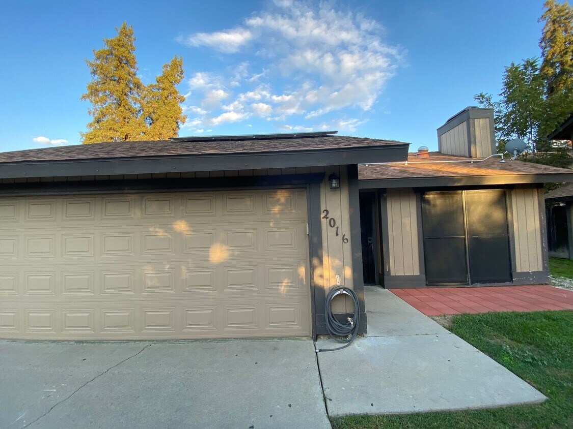 Foto principal - Cozy Home for rent in Visalia