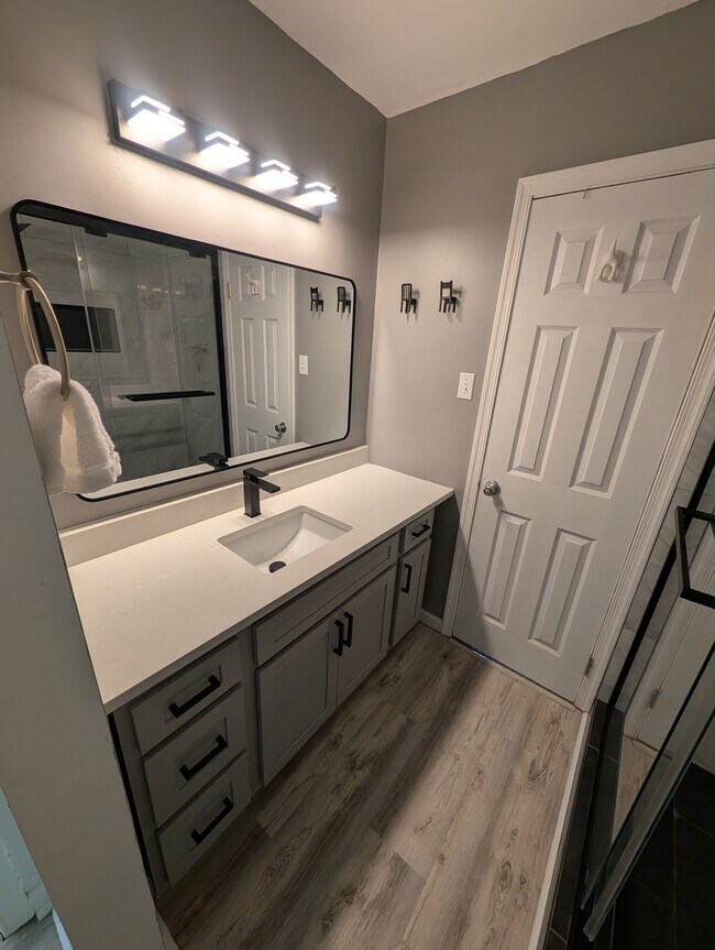 Foto del edificio - 3756 Governors Way