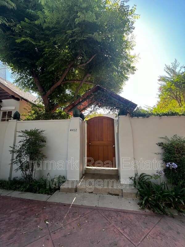 Foto del edificio - 4412 Indiana Ave