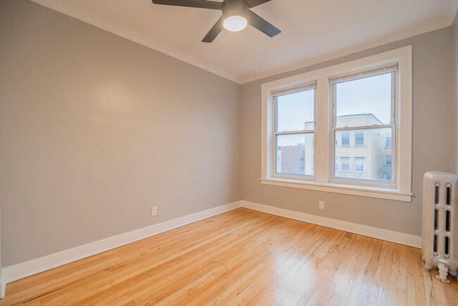 Building Photo - 2422 W Fargo Ave