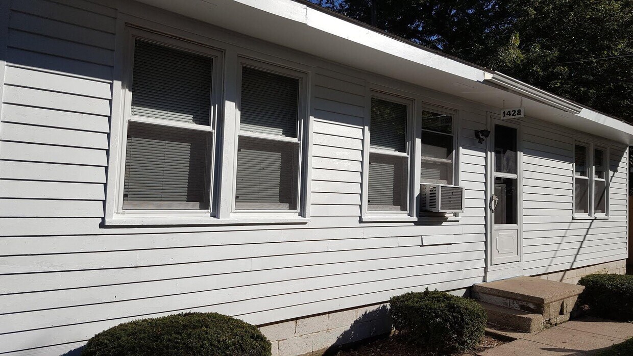 Primary Photo - 1428 Dixie Dr
