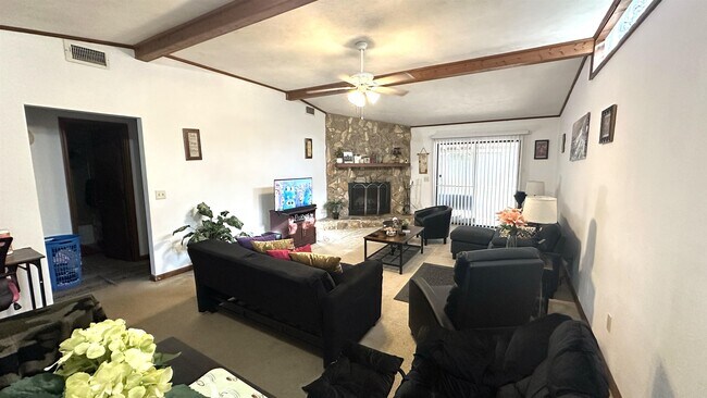 Foto del edificio - 3326 Thomas Butler Rd