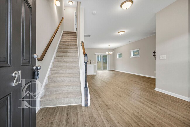 Foto del edificio - CHIC HARBISON GROVE TOWNHOME - PRIME LOCATION