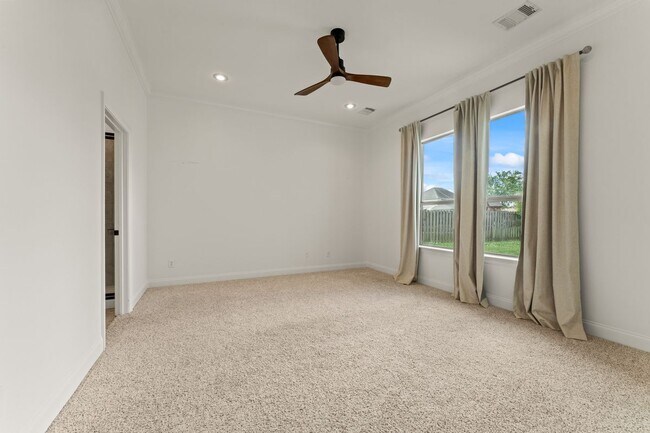 Foto del edificio - 18642 Lake Harbor Ln