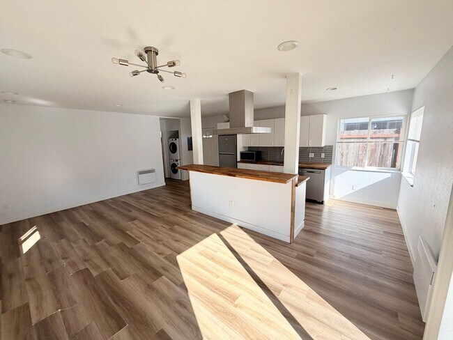 Foto del edificio - 11235 37th Ave SW