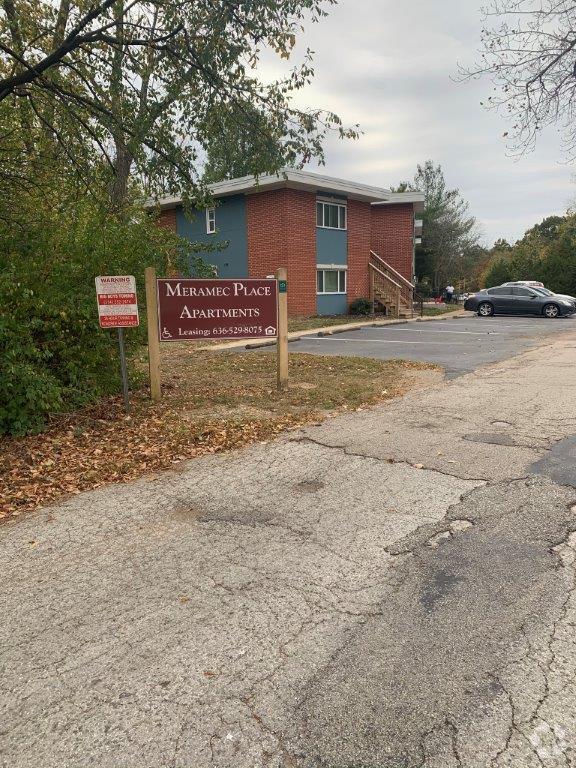 Hull Valley Park Apartments for Rent with Parking Valley Park, MO