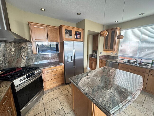Building Photo - Beautiful 3BR/2.5BA Home in the Heart of C...