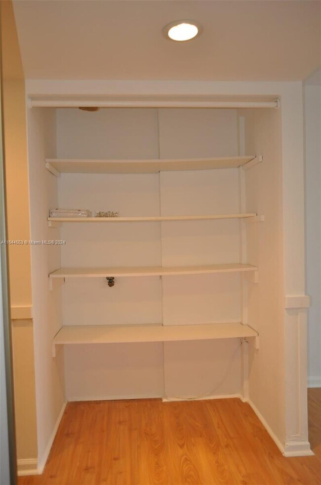 Foto del edificio - 910 Jefferson Ave