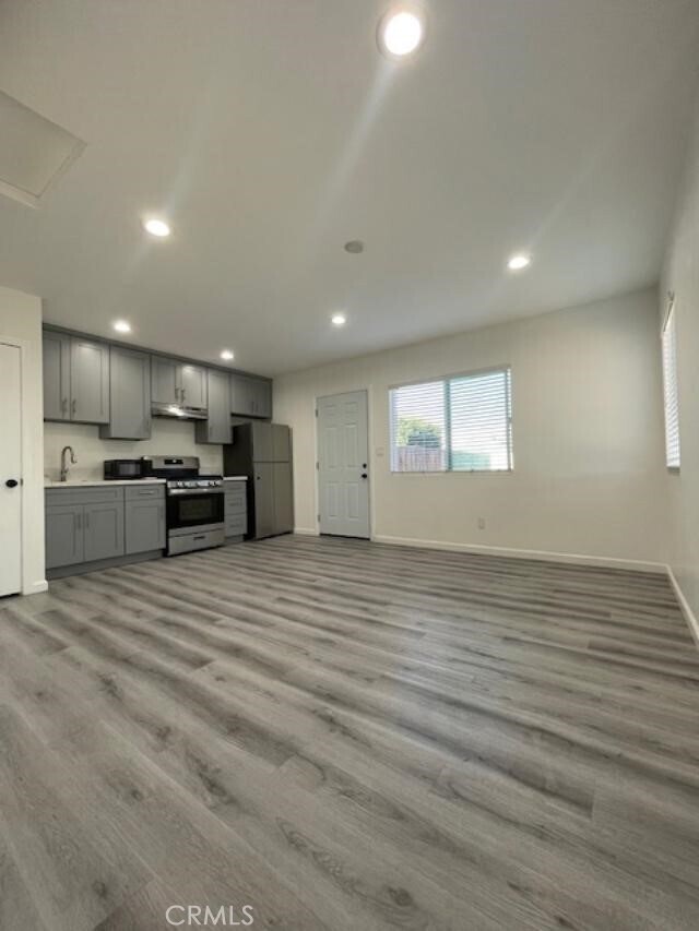 Building Photo - 10349 Peach Ave