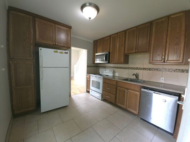 Building Photo - 896 18th St