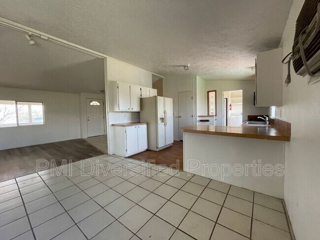 Foto del edificio - 12060 Lemmon Dr