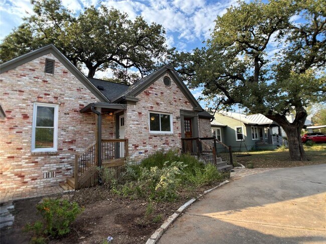 Foto del edificio - 5808 Coventry Ln
