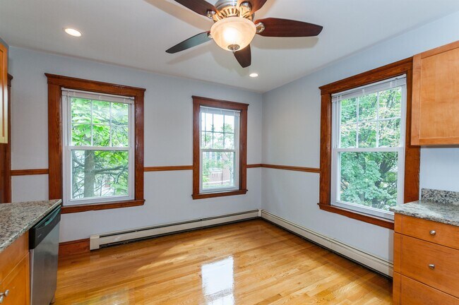 Foto del edificio - 28 Brookside Ave