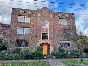 Building Photo - 3121 Franklin Ave E