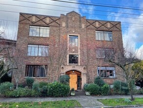Building Photo - 3121 Franklin Ave E