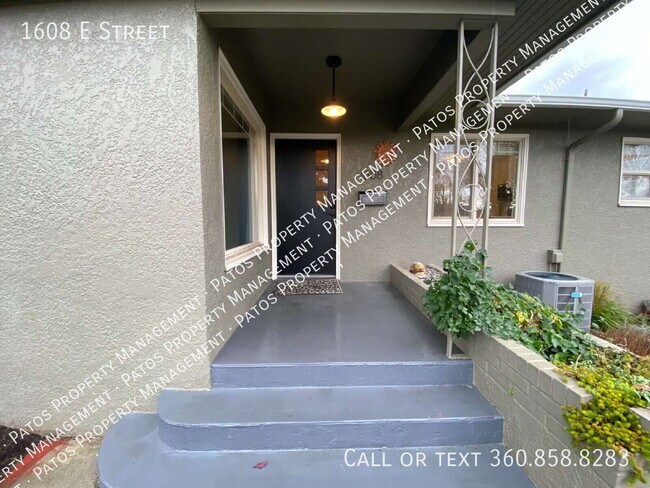 Building Photo - 1608 E St