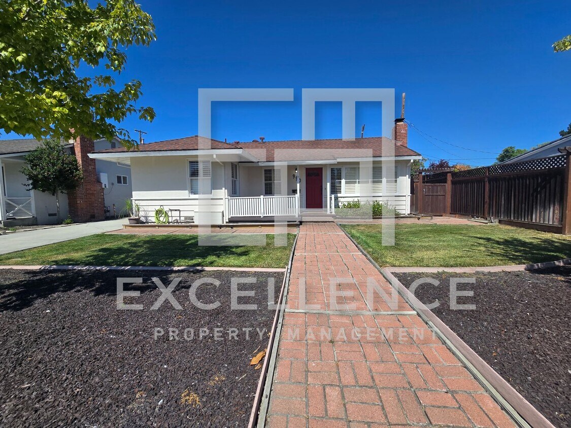 Primary Photo - 4/2 House With Yard, Hardwood Floors, Pets...