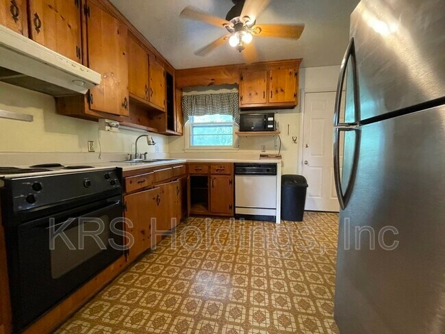 Building Photo - 157 Sheppard Dr