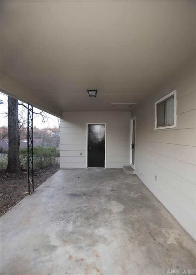 Building Photo - 516 Libby Ln