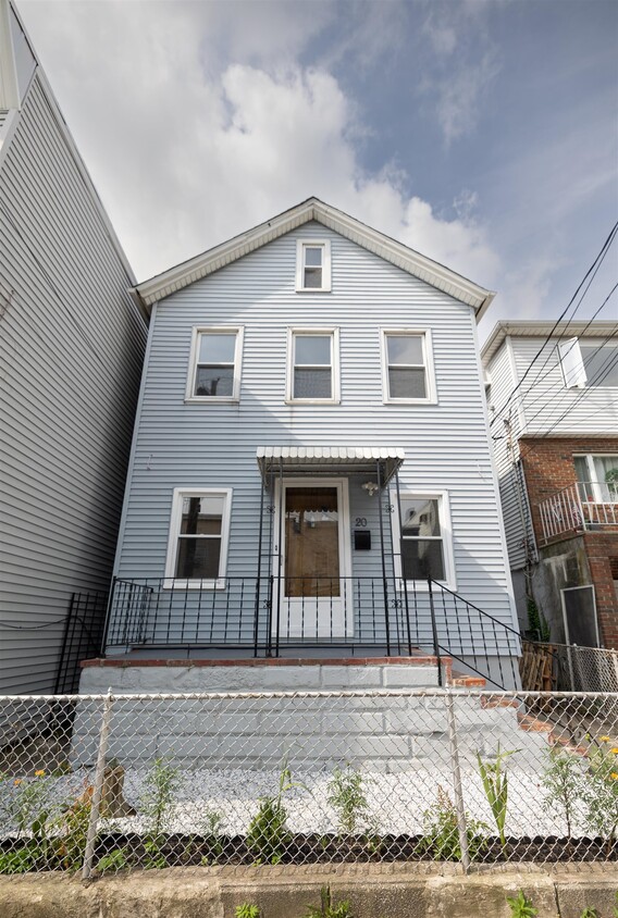Primary Photo - 20 Cottage St
