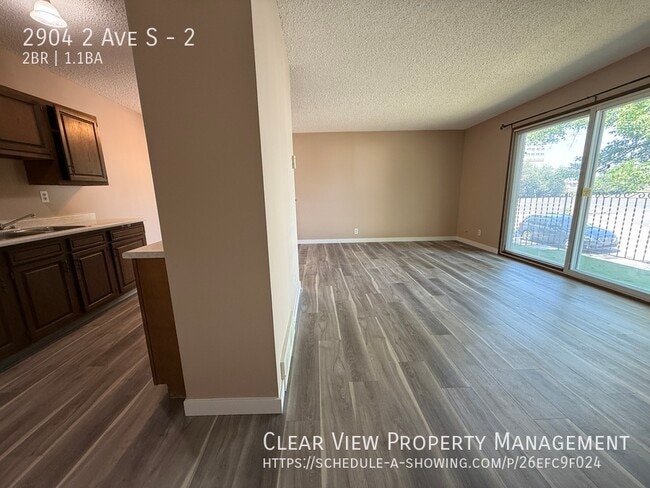 Building Photo - 2 bedroom, 1.5 bathroom by-level home in S...