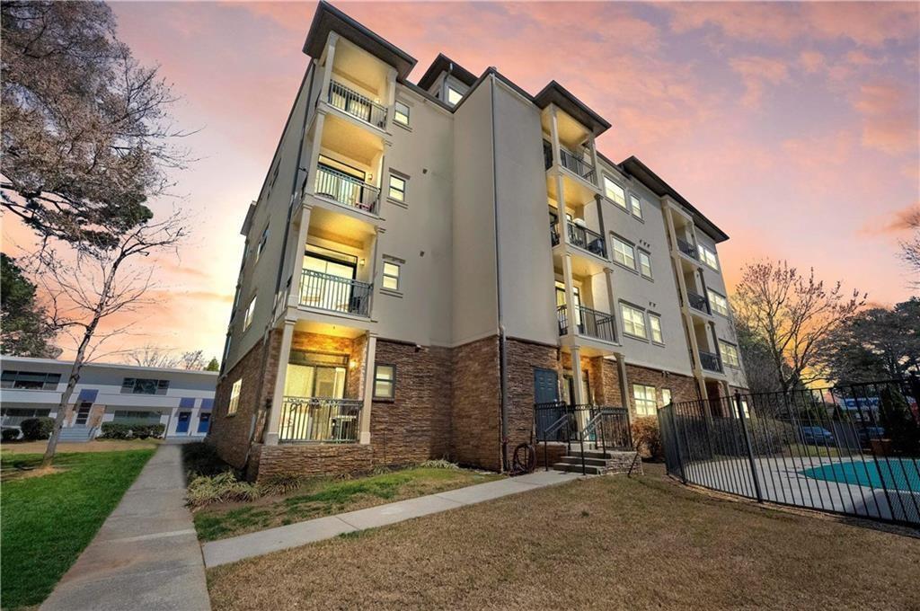 Foto principal - 2230 Cheshire Bridge Rd NE