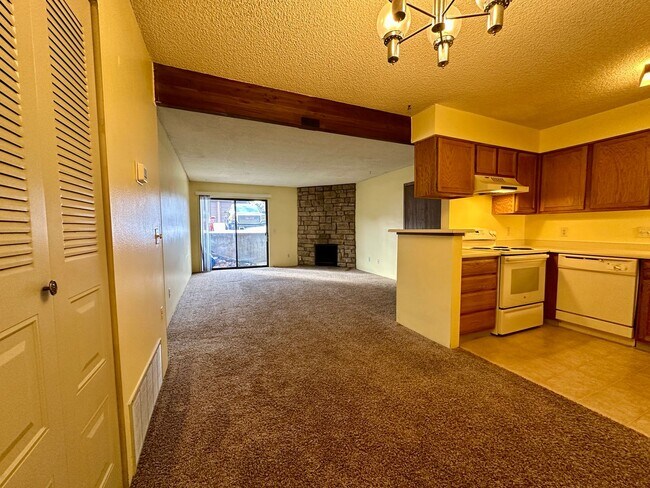 Foto del edificio - Lovely 1 Bedroom, 1 Bathroom Lakewood Cond...