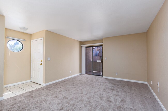 Building Photo - 2 bedroom in gated community with pool/spa...