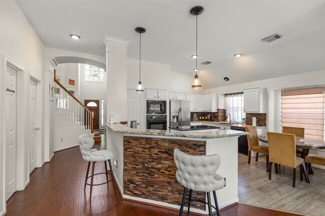 Foto del edificio - 723 Avery Dr