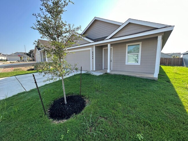 Foto del edificio - *MOVE IN SPECIAL* Modern 4-Bedroom Living with Community Pool Access!