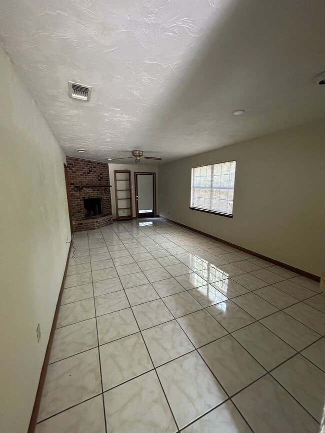 Photo - Large 2/2 flat, walking distance to Capita... House