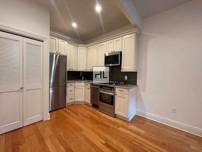 Building Photo - Gorgeous 1 Bed | East 7th Street, East Vil...