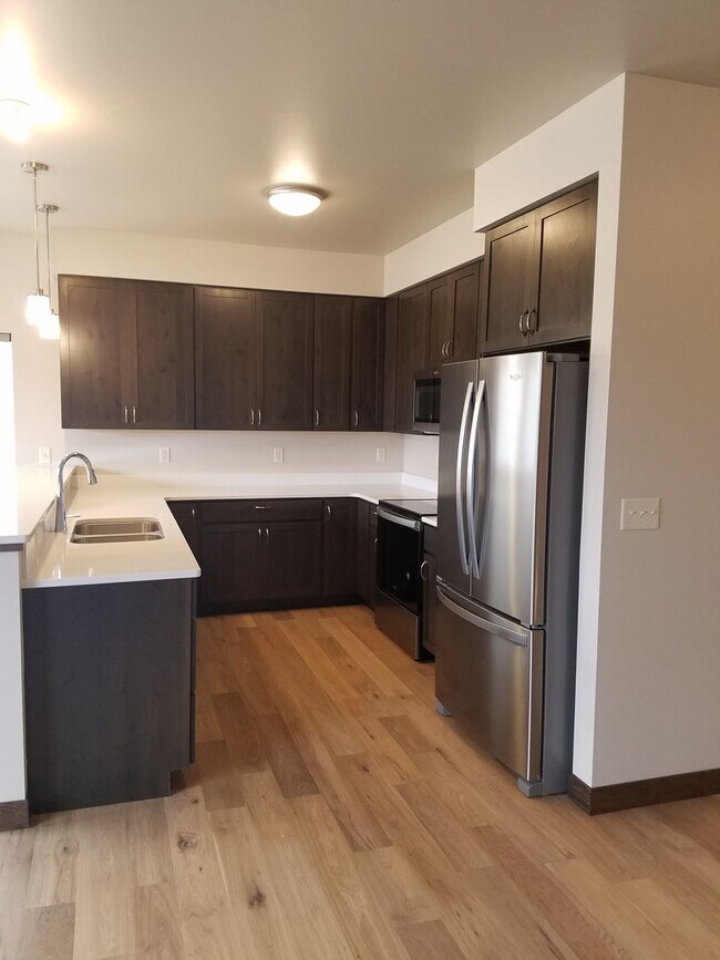 Foto del edificio - New construction 3 Bed 2 Bath w/ double at...