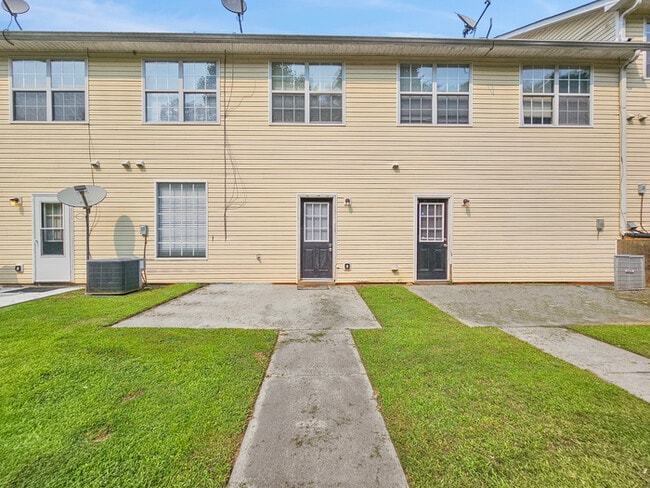 Building Photo - Beautiful Townhome for Lease in Conyers