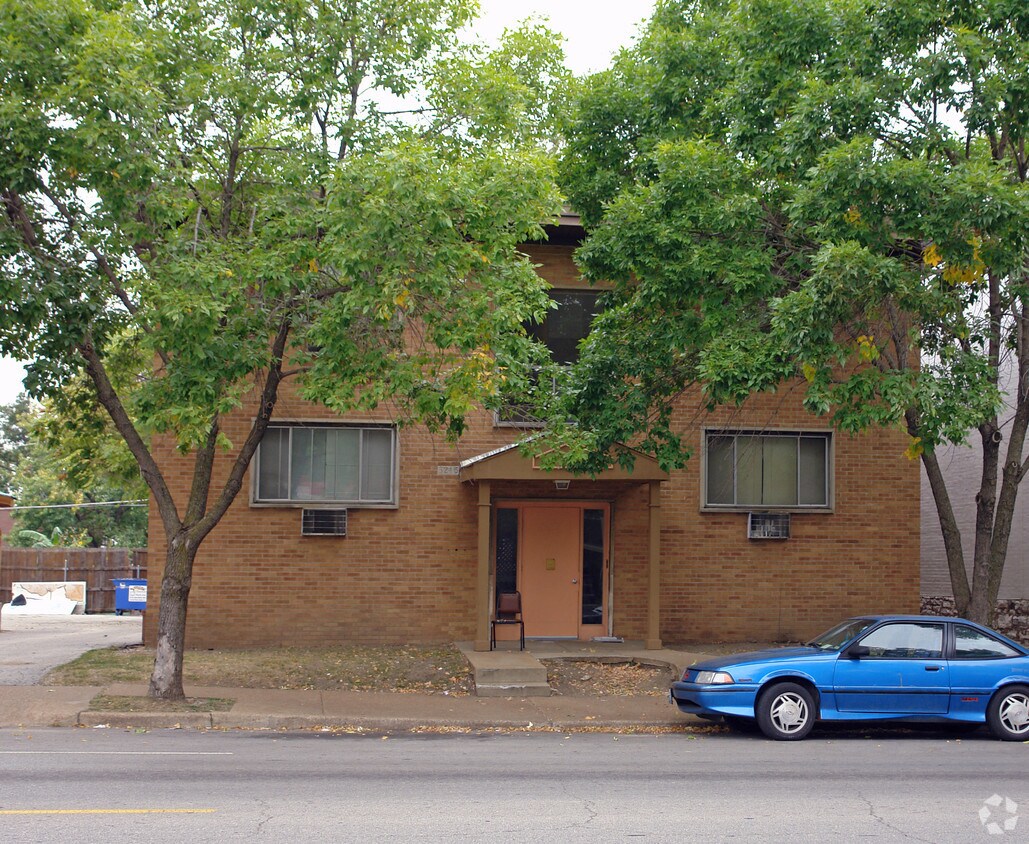 Building Photo - 3215 Morganford Rd