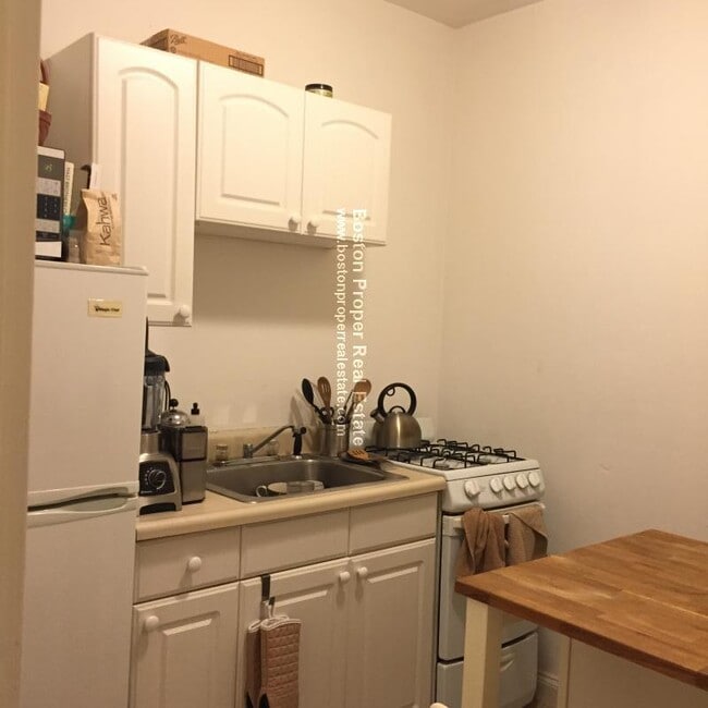 Building Photo - 64 Charlesgate E