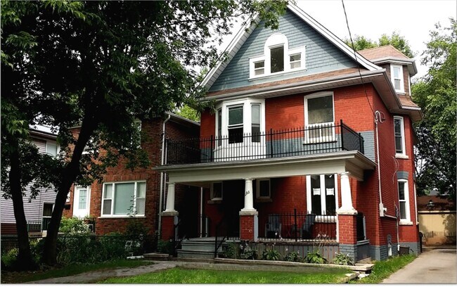 Photo du bâtiment - 403 Woodbine Av