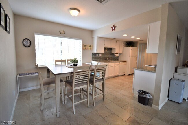 Building Photo - 4231 Sanderling Cir