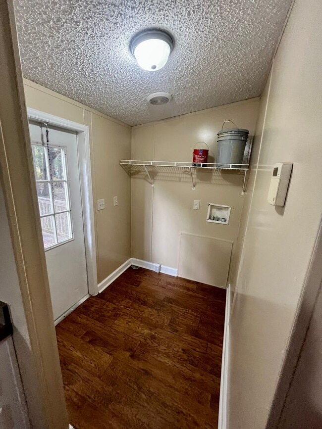 Building Photo - 3 Bed/2 Bath Mobile Home