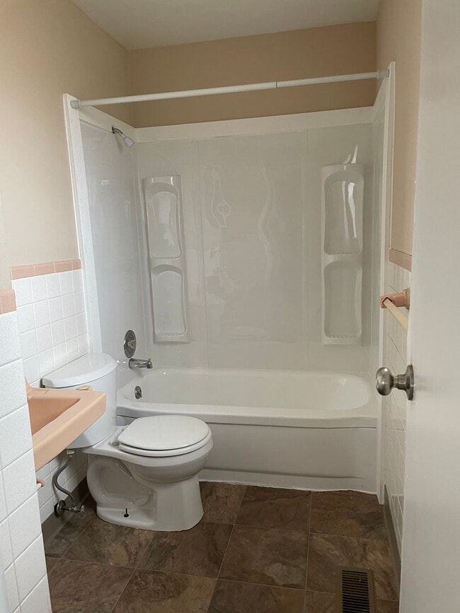Building Photo - Cozy 1 Bedroom and 1 Bath with W/D Hookups