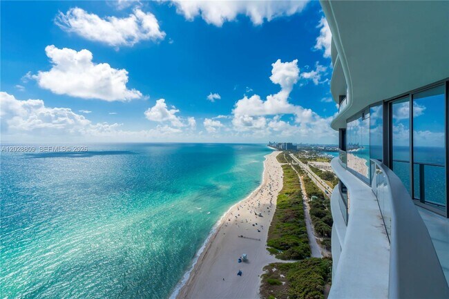 Building Photo - 15701 Collins Ave