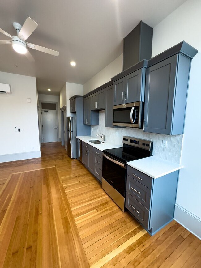 Foto del edificio - WINTER SPECIAL - NEWLY RENOVATED DOWNTOWN SALEM STUDIO