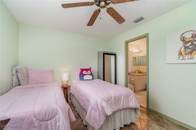 Foto del edificio - 879 Rue Labeau Cir
