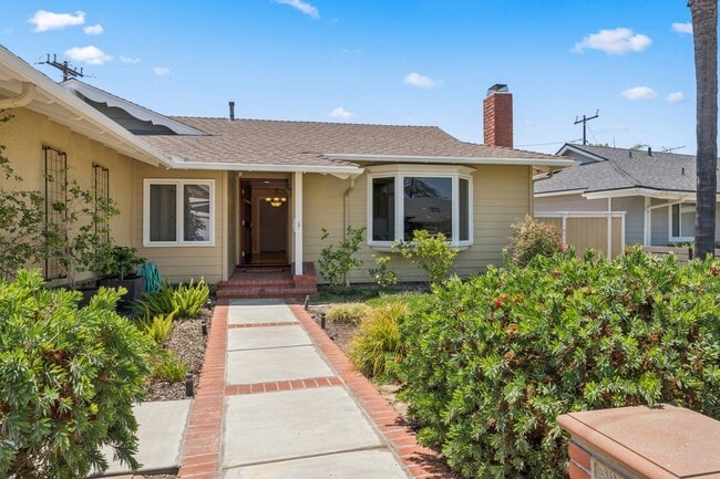 Building Photo - Beautifully Maintained 3 BD Costa Mesa Home