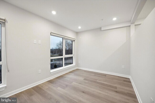 Building Photo - 3449 Scotts Ln