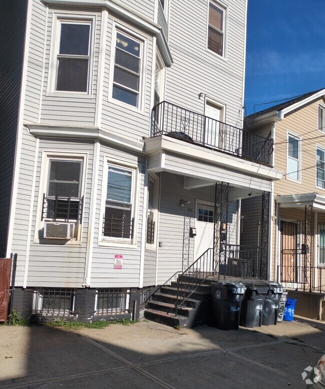 Building Photo - 295 S 9th St