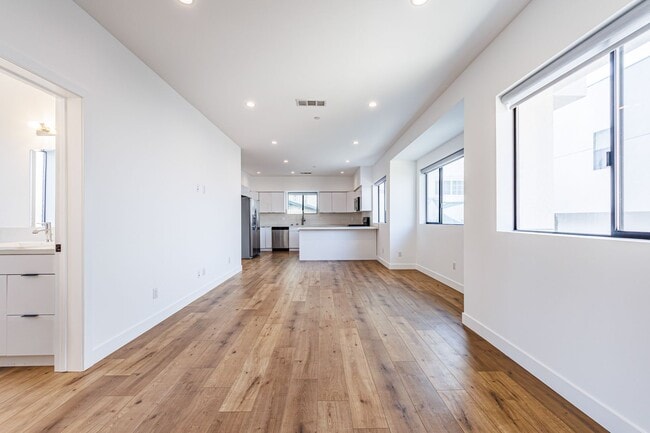 Building Photo - 705 Benton Wy