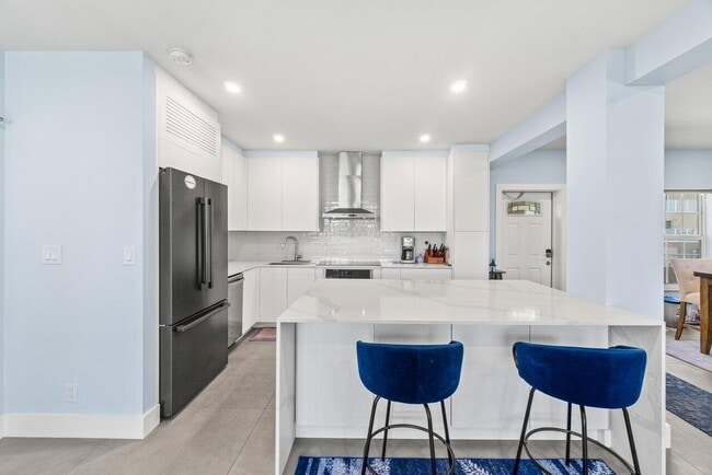 Building Photo - 1299 S Ocean Blvd